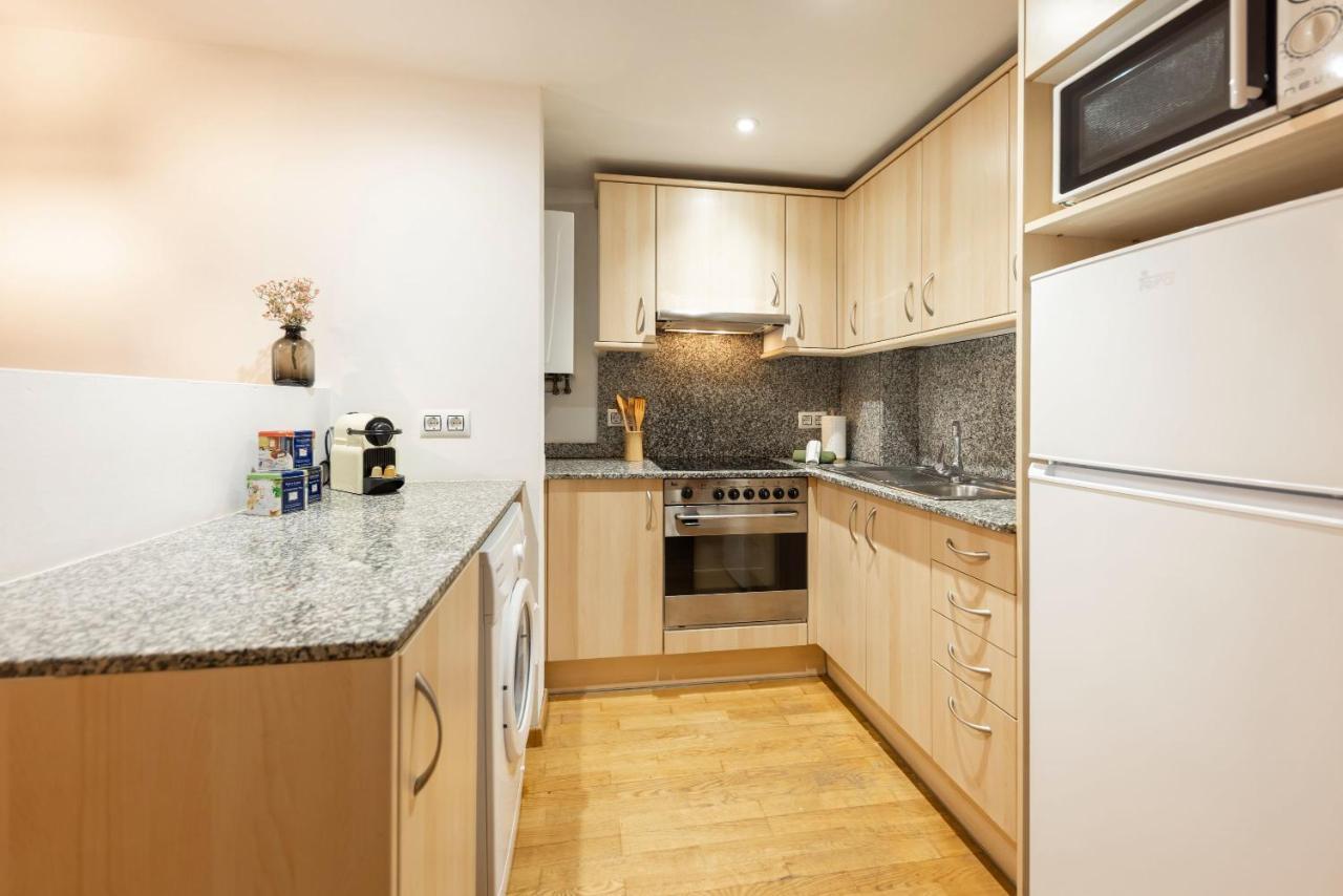 Bravissimo Sant Marti Apartment Girona Bagian luar foto