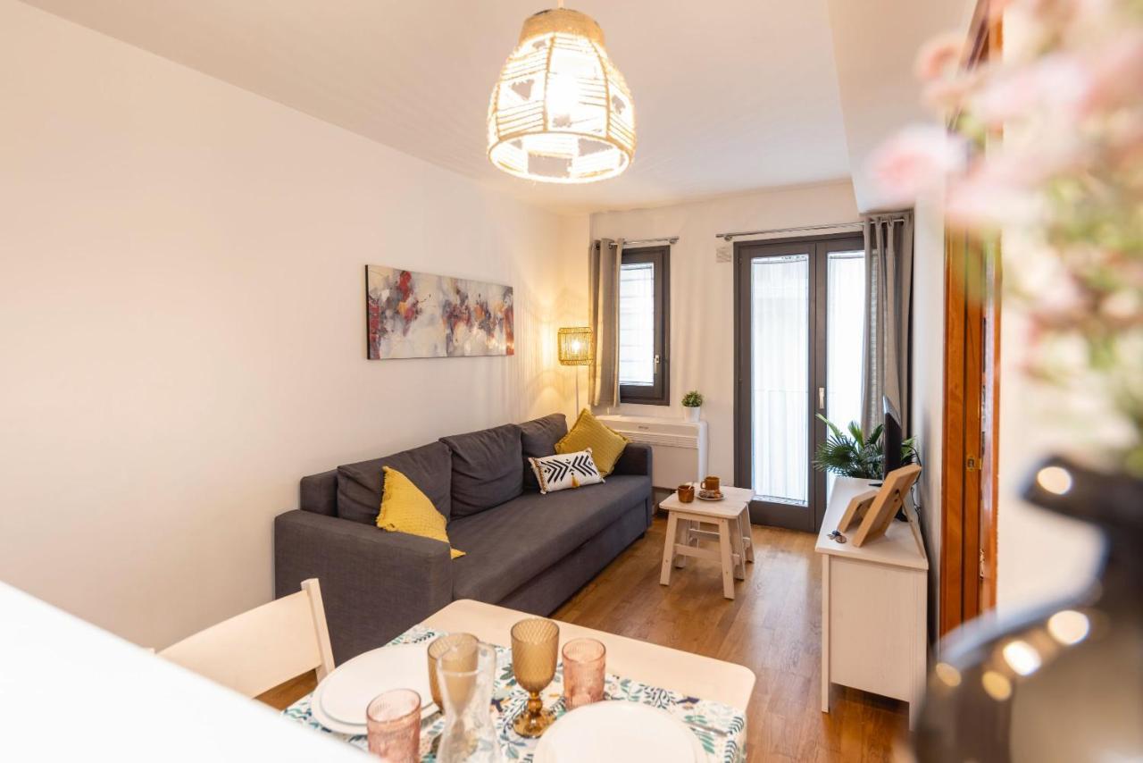 Bravissimo Sant Marti Apartment Girona Bagian luar foto